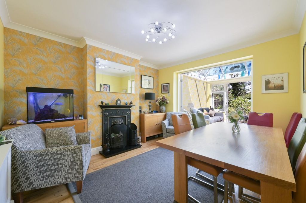 Property photo 3 of 20 Ewell Park Way