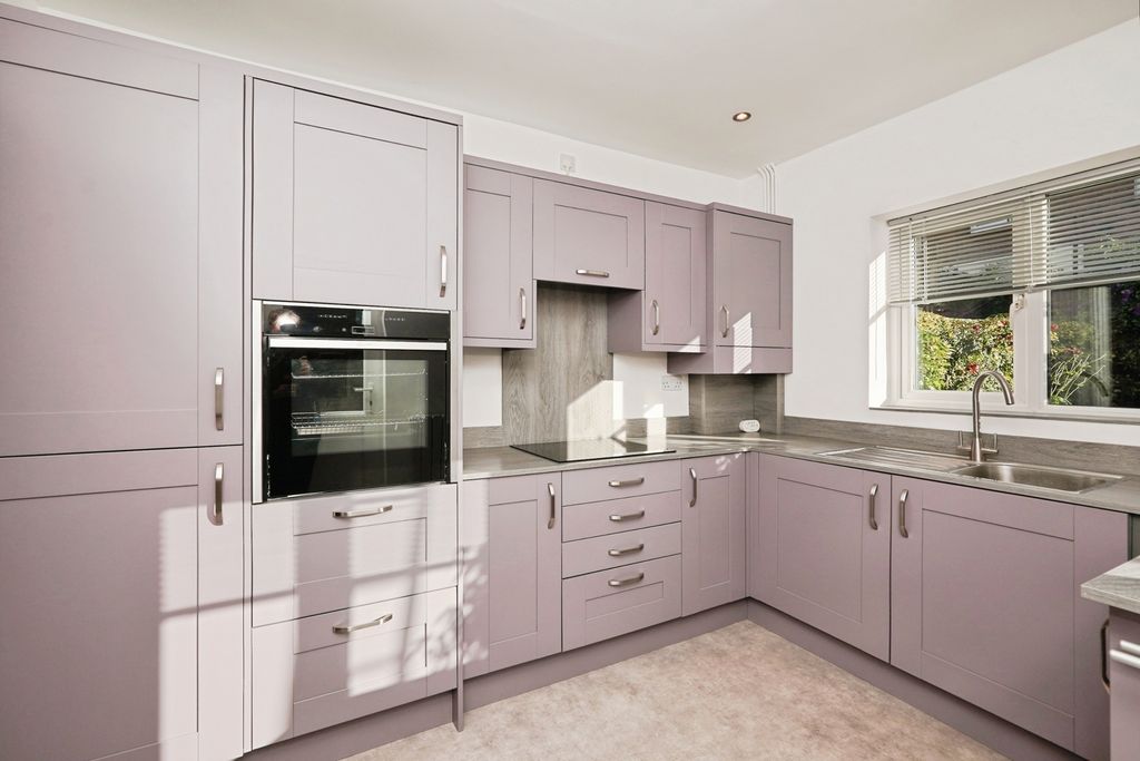 Property photo 2 of 17 Photo