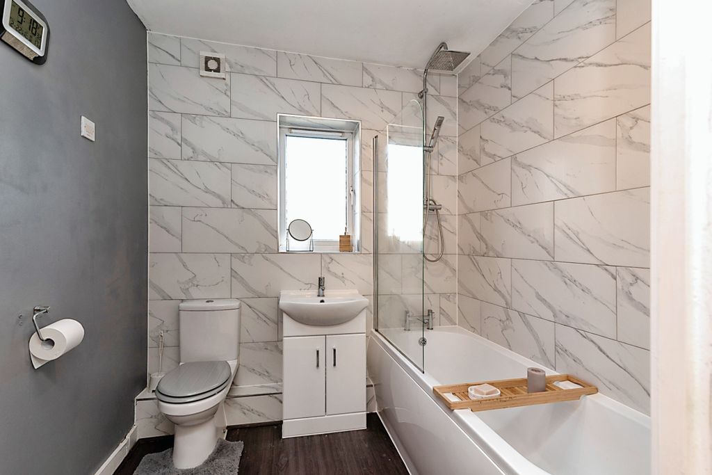 Property photo 2 of 8 Bathroom