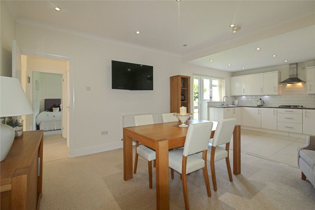 Property photo 2 of 18 Picture No. 14