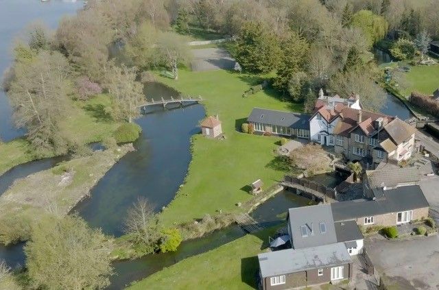Property photo 3 of 17 Jack’S Mill Place, Park Lane, Harefield, Uxbridge, Middlesex, Ub9 6Hl