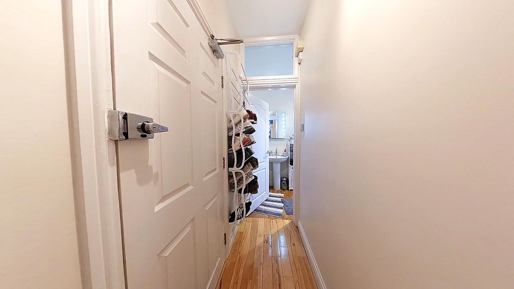 Property photo 2 of 9 (Flat 3) Entrance Hallway