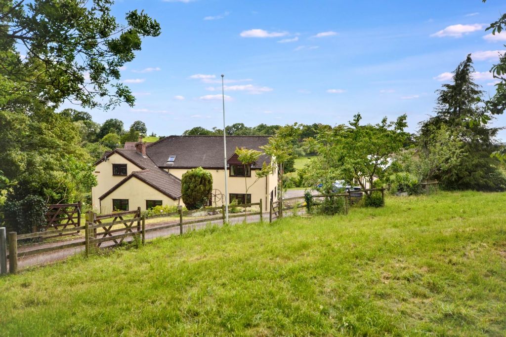 Property photo 1 of 40