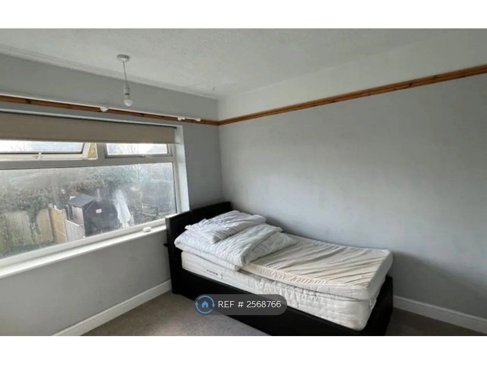 Property photo 3 of 10 Second Bedroom