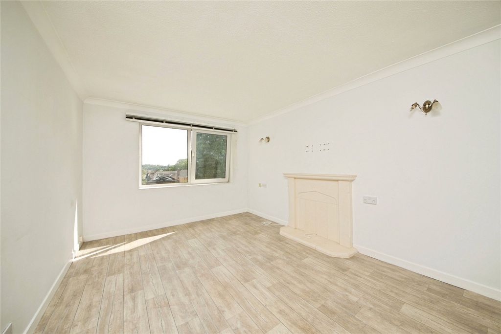 Property photo 1 of 13 Lounge