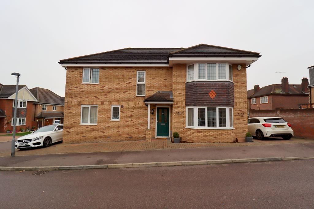 Property photo 1 of 29 London Properties Are Pleased To Offer To The Market This Four Bedroom Detached Family Home Situated In A Gated Private Cul-De-Sac Off The Highly Regarded Montrose Avenue.