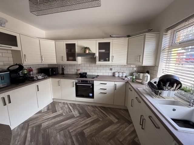 Property photo 2 of 7 Kit.Jpg