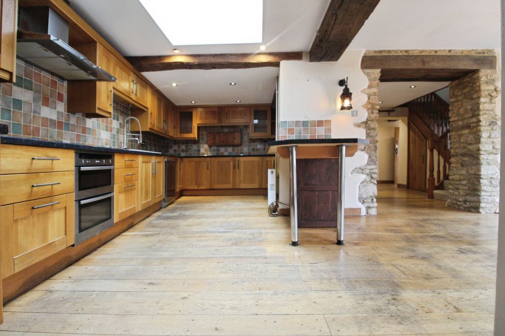 Property photo 3 of 39