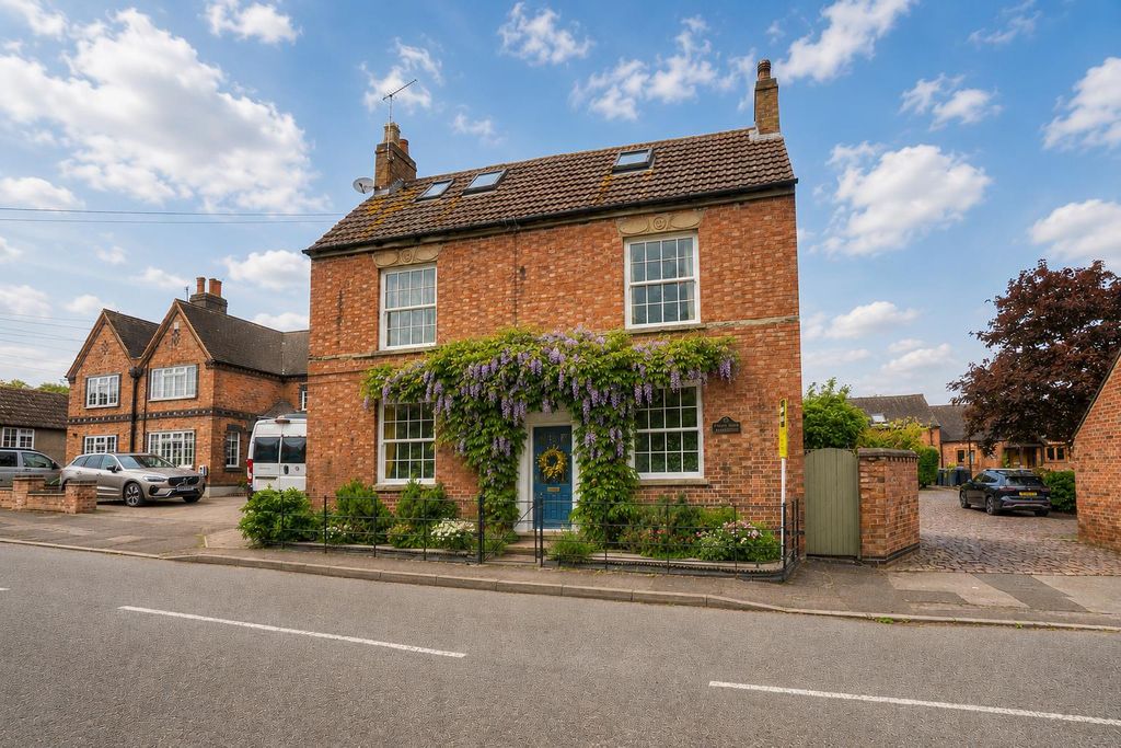 Property photo 1 of 38 5E2d2555-77Ef-42E3-B1Df-60Fcb74Efbe6.Png