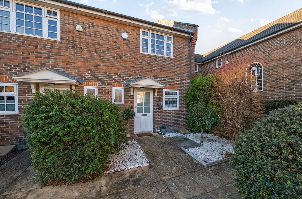 Property photo 1 of 12 1395182-14-695Bc8...