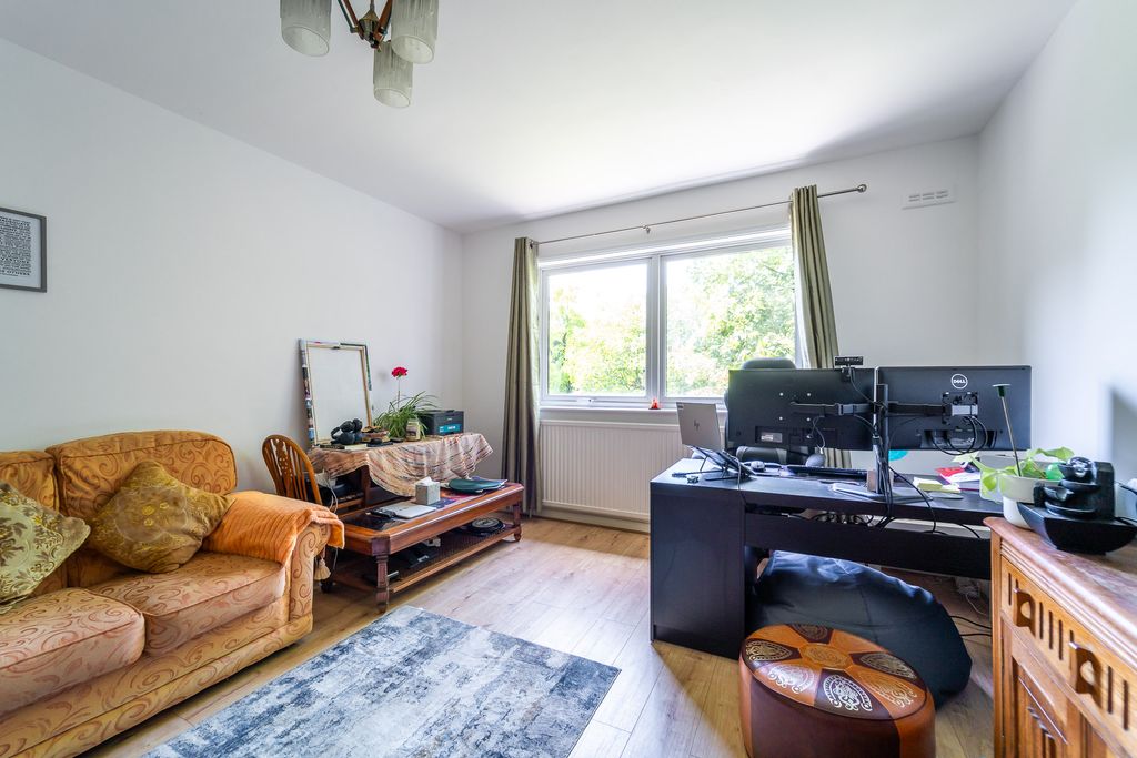 Property photo 2 of 11 Mba03434