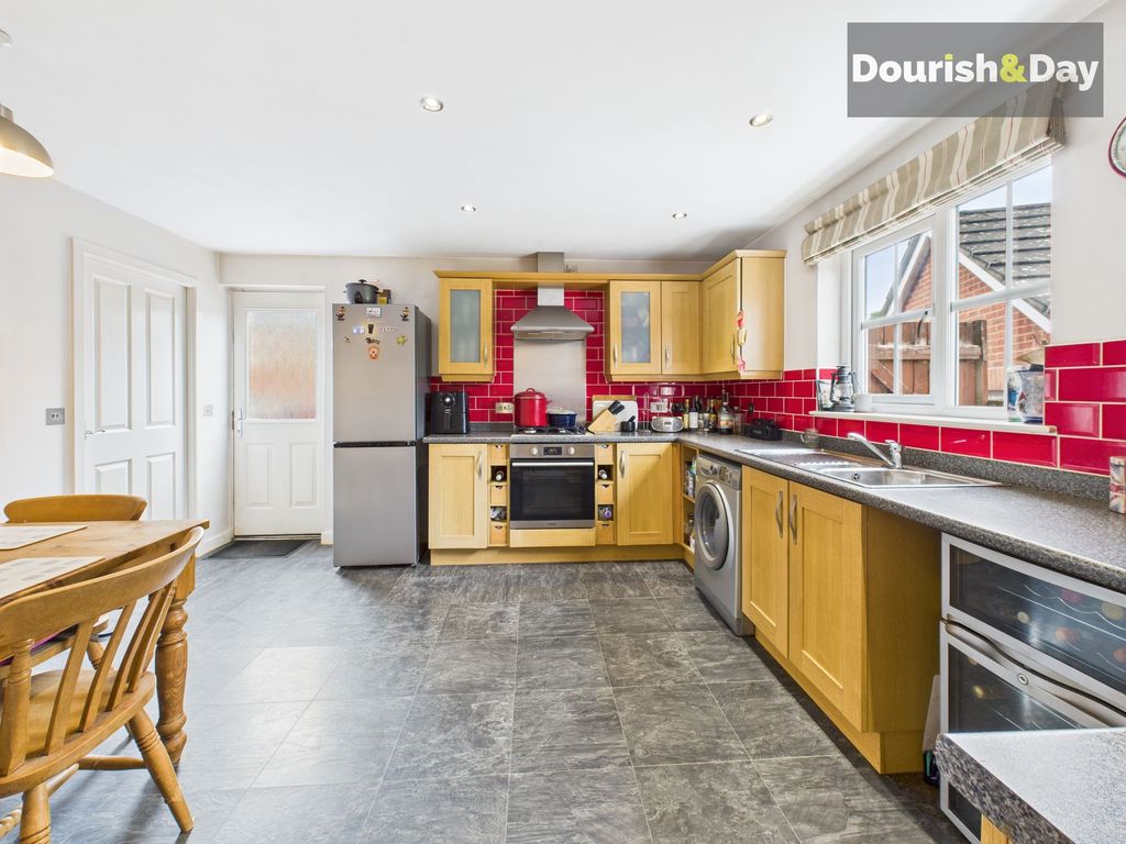 Property photo 3 of 18 Breakfast Kitchen