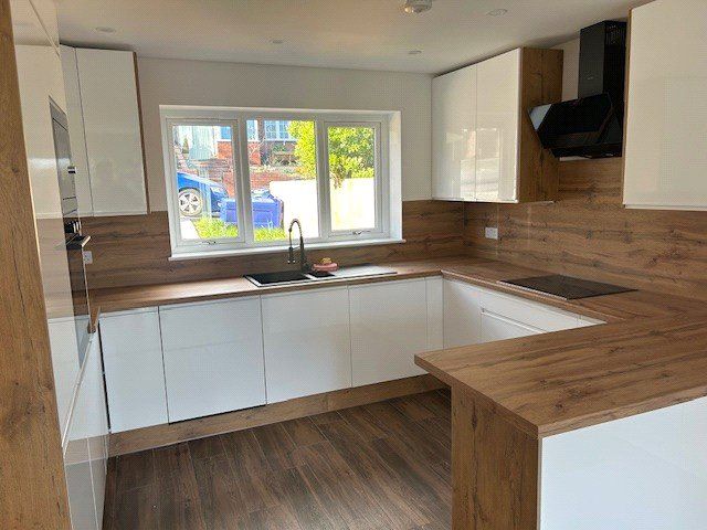 Property photo 2 of 17 Picture No. 15