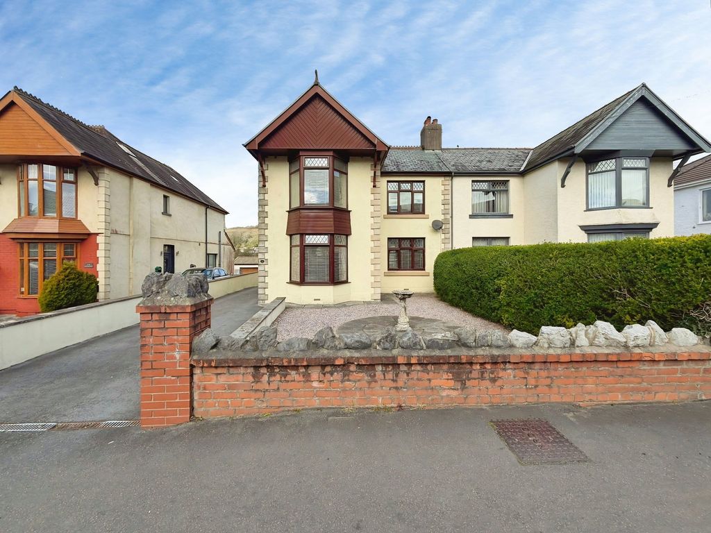 Property photo 1 of 43