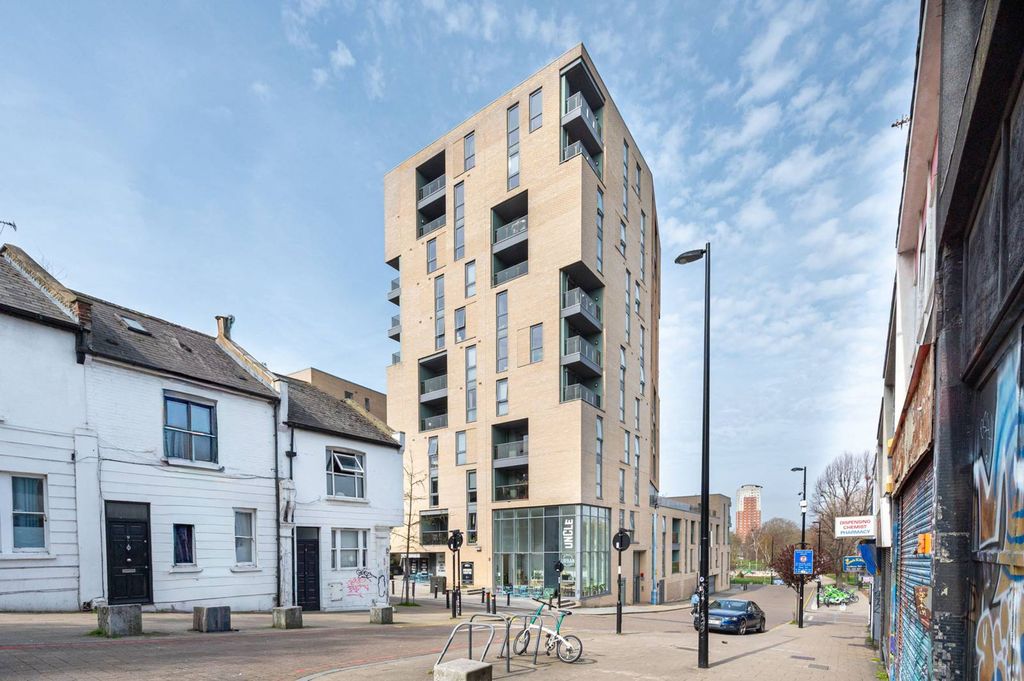 Property photo 1 of 21