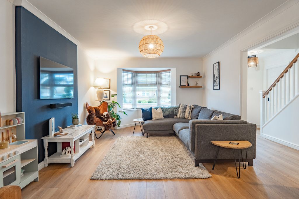 Property photo 2 of 40