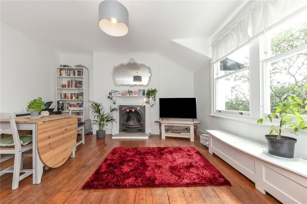 Property photo 2 of 10