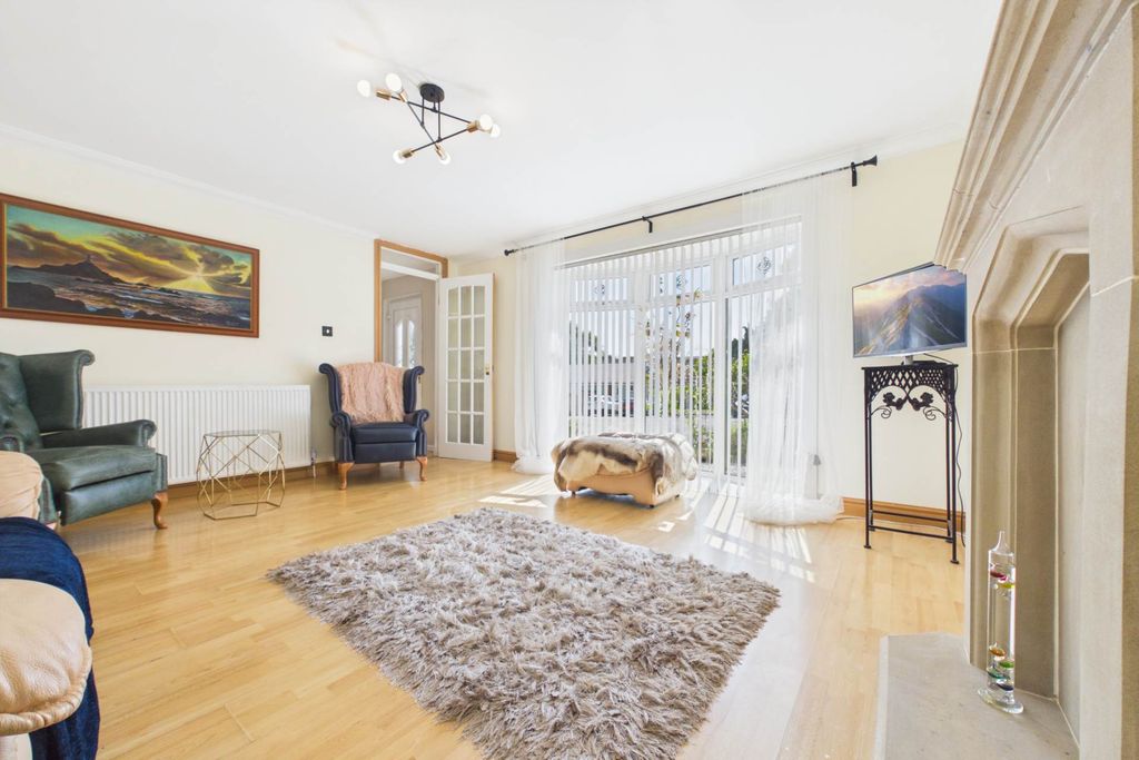 Property photo 3 of 32