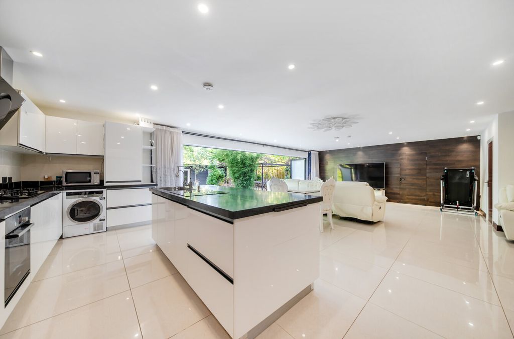 Property photo 2 of 22 1512296-22-6A8d5F...