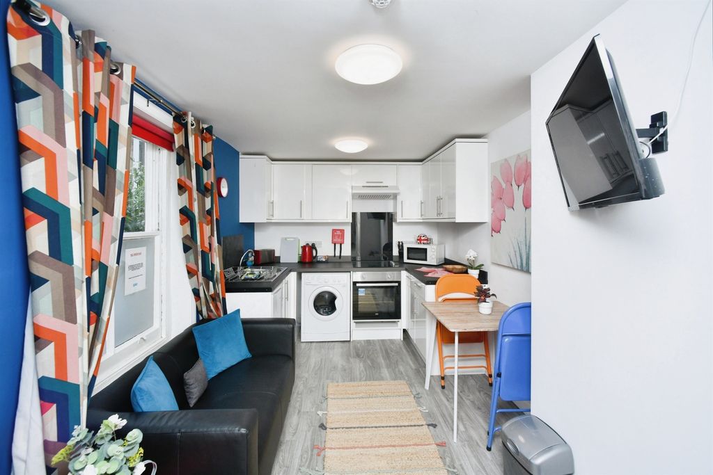 Property photo 2 of 16