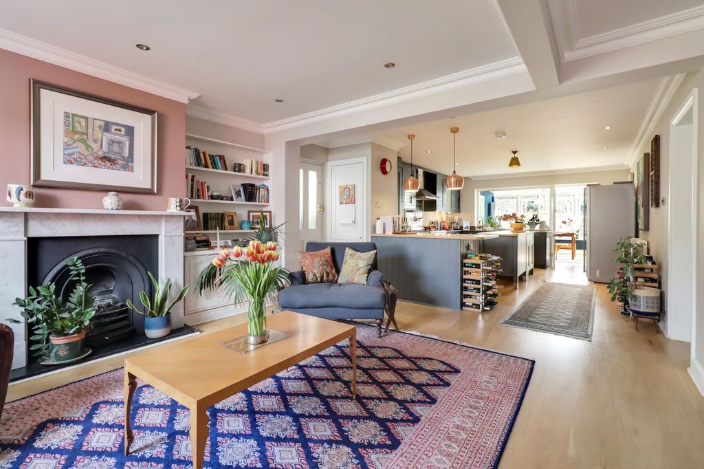 Property photo 2 of 24