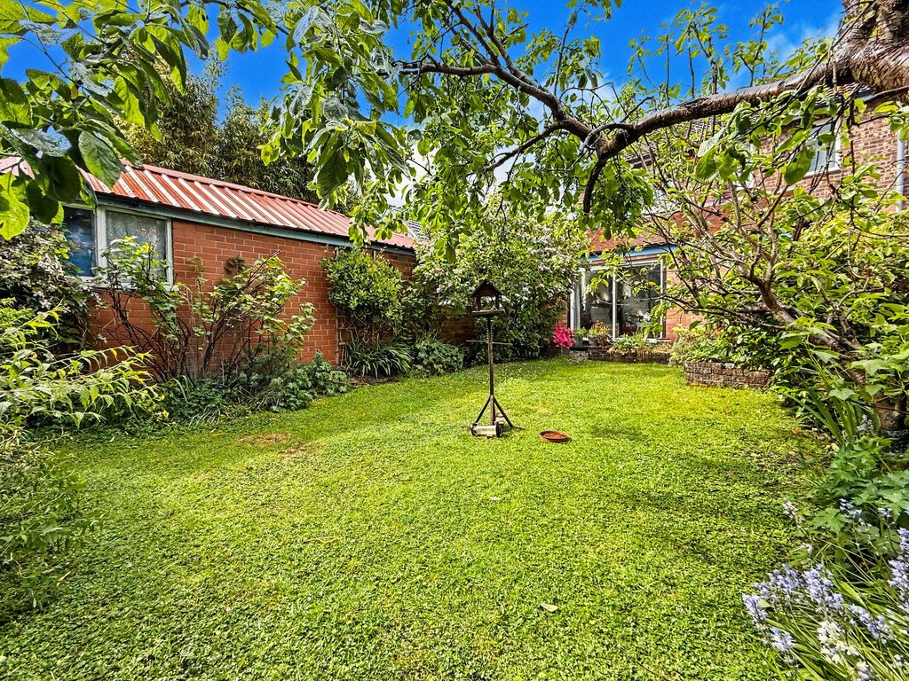 Property photo 2 of 31