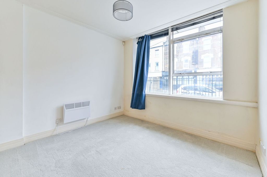 Property photo 3 of 6