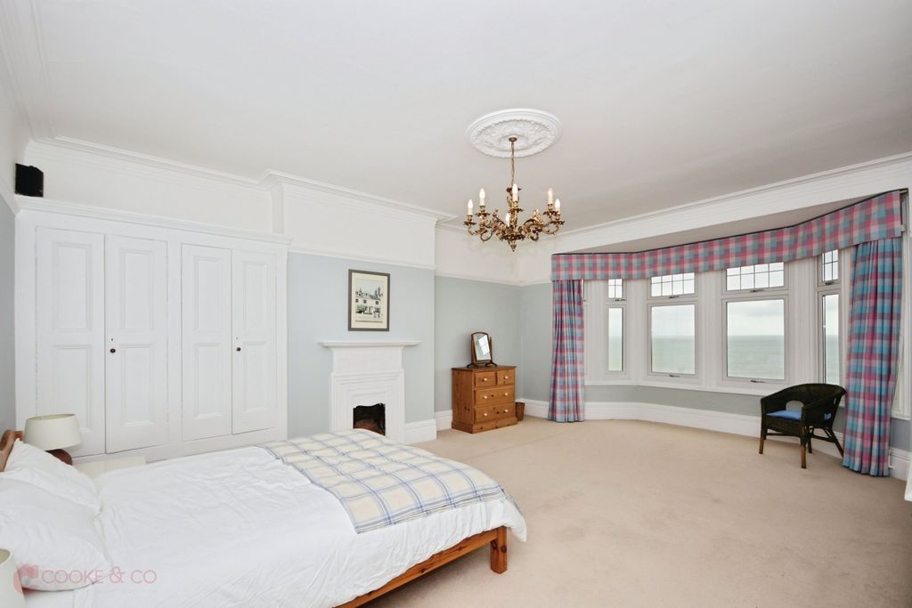 Property photo 3 of 43