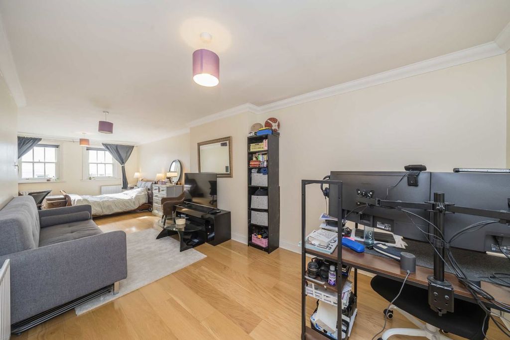 Property photo 2 of 8