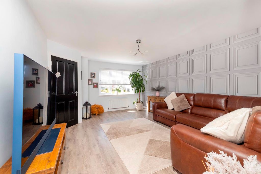 Property photo 2 of 45