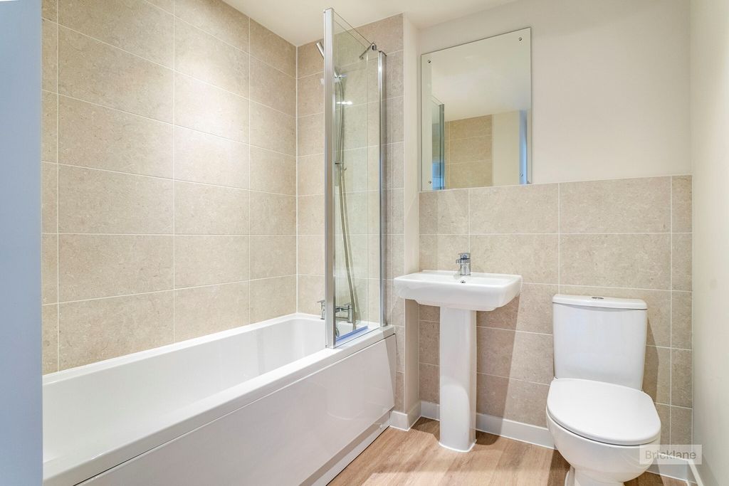 Property photo 3 of 8 Bathroom