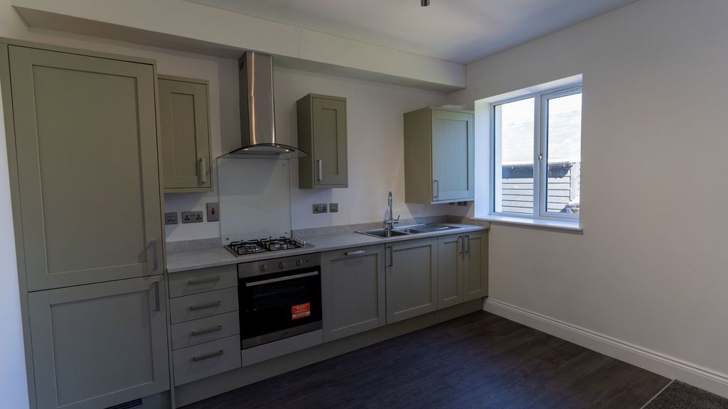 Property photo 3 of 21