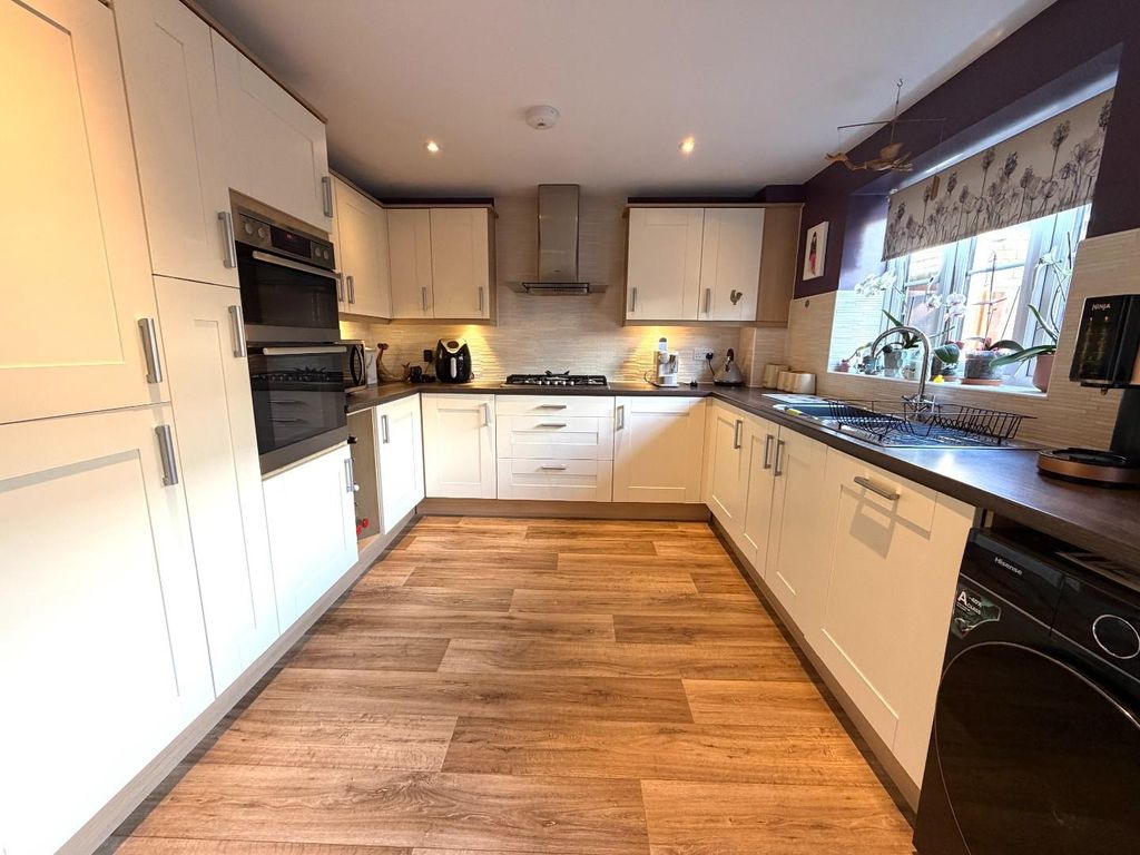 Property photo 2 of 15 Kitchen.Jpg