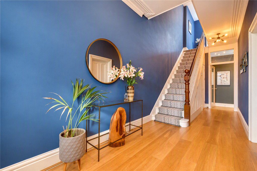 Property photo 2 of 25 Entrance Hall