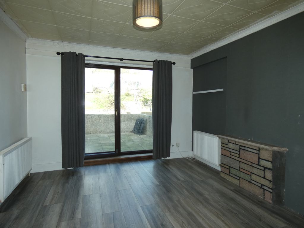 Property photo 3 of 13 Lounge