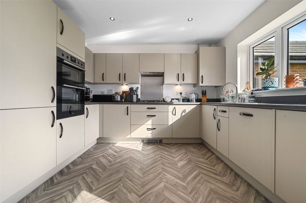 Property photo 2 of 21 Picture No. 19