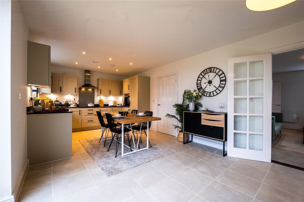 Property photo 3 of 14 Kitchen/Dining