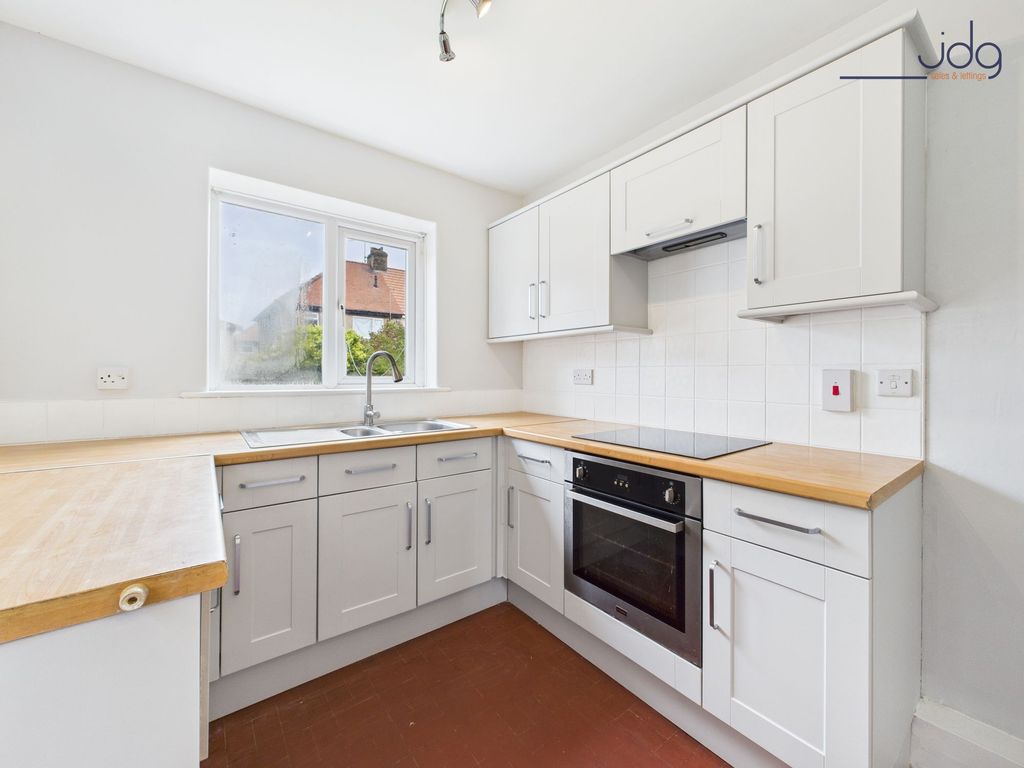 Property photo 2 of 10 Kitchen