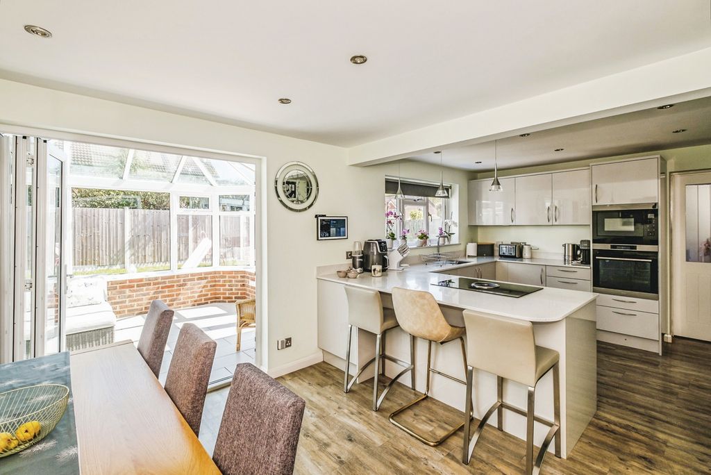 Property photo 3 of 24 Pbox-Img.Jpg