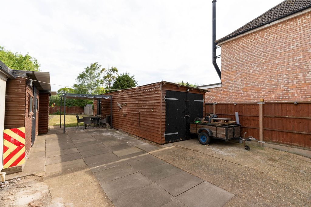 Property photo 3 of 17