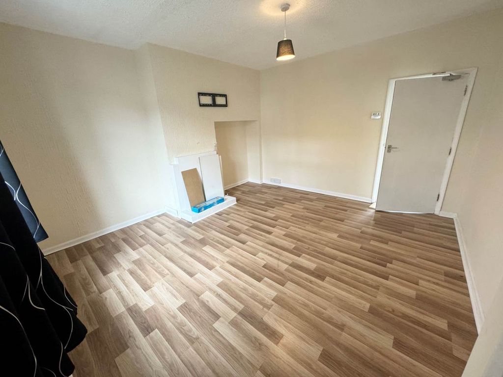 Property photo 2 of 7 Living Room