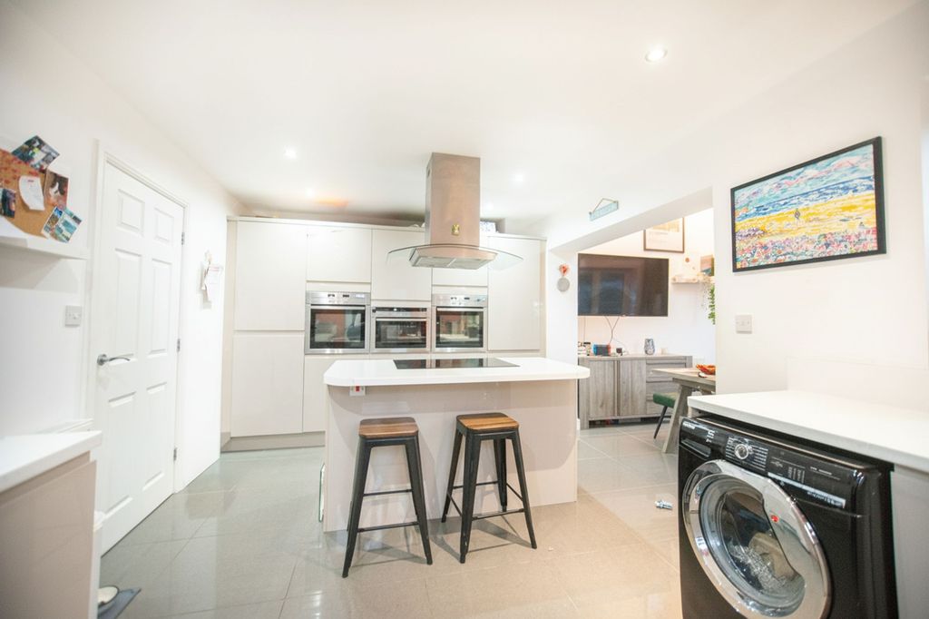 Property photo 2 of 29 Kitchen