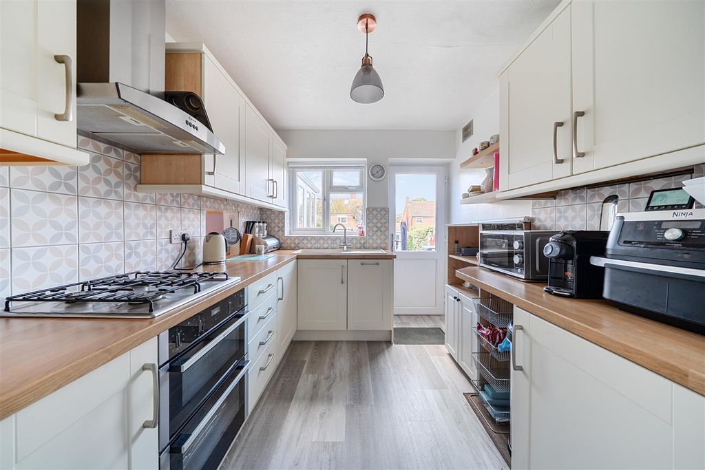 Property photo 2 of 24 1376725-11-693988d271150.Jpg