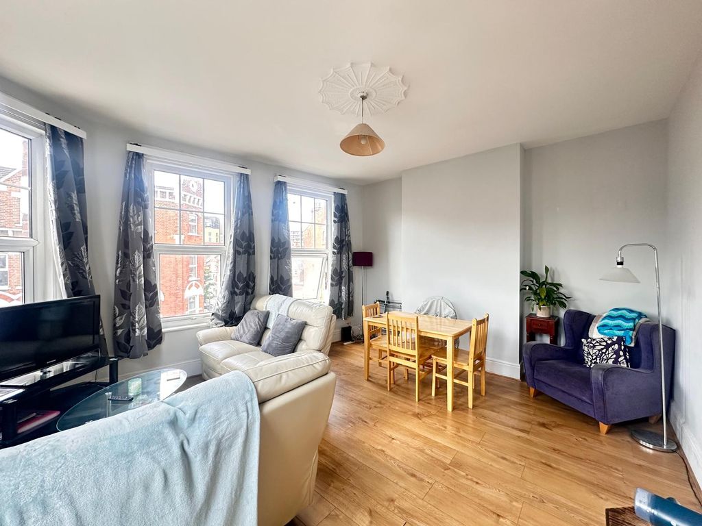 Property photo 1 of 8 Three Bedroom Flat To Rent