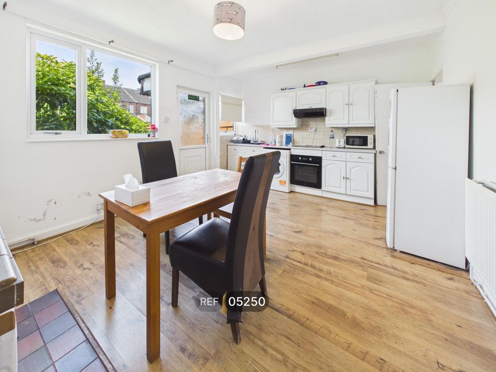 Property photo 3 of 14 Kitchen