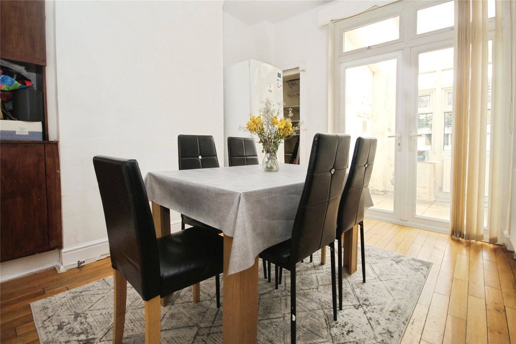 Property photo 2 of 12 Dinning Room