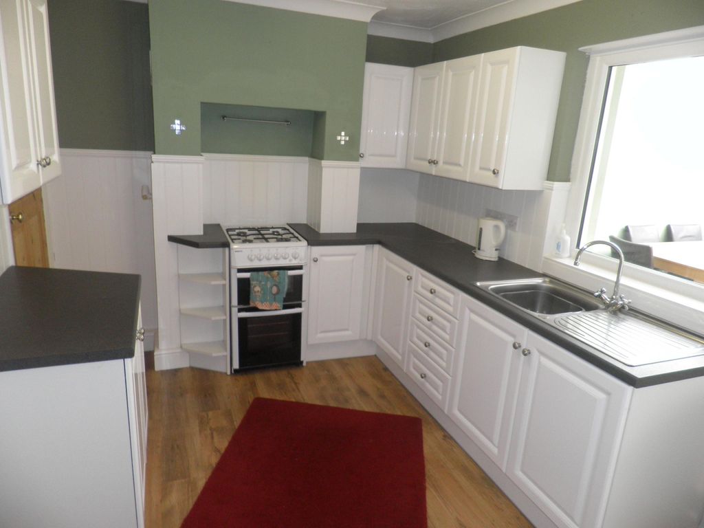 Property photo 2 of 11 Kitchen