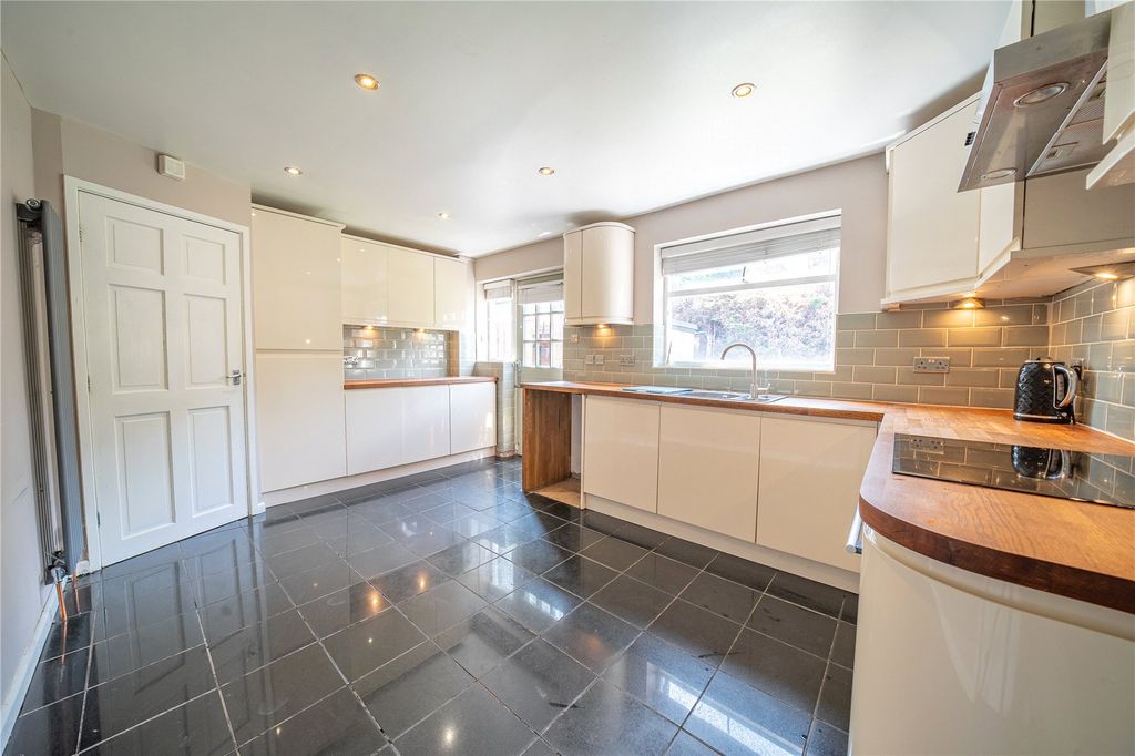 Property photo 2 of 19 Dining Kitchen