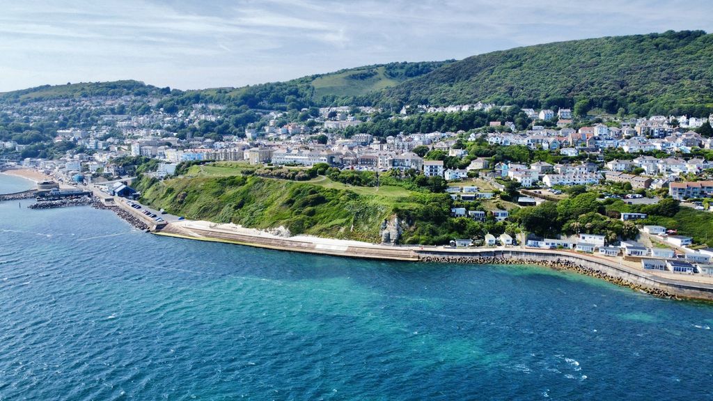 Property photo 2 of 24