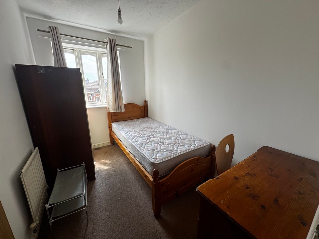 Property photo 3 of 9 Bedroom 1